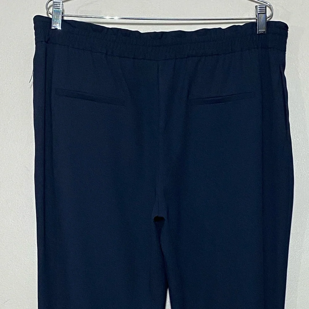 - NWOT Zara light weight Crop  pants size xl